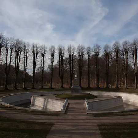 Vandrerhjem, I Kongens Baghave * Fredensborg