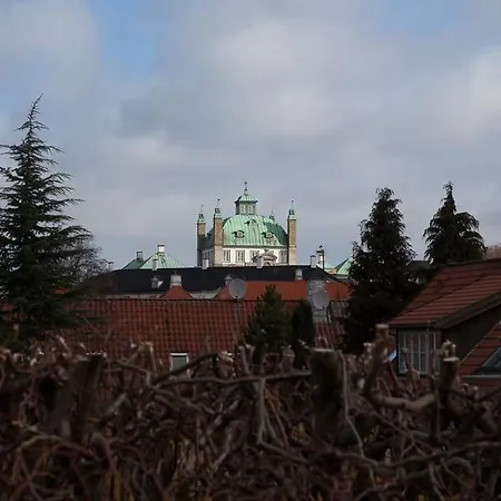 Hostel Vandrerhjem, I Kongens Baghave