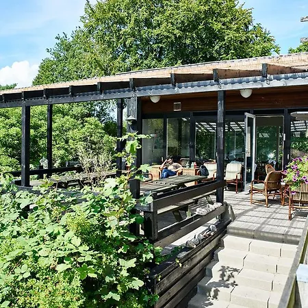 Hostel Vandrerhjem, I Kongens Baghave