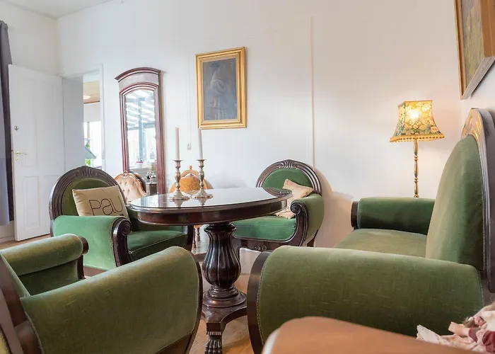 Ostello Vandrerhjem, I Kongens Baghave